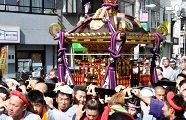 休憩所から午後の本社神輿の出御。'10.10.03.