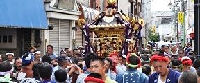 神輿揉み繰り返し渡御。'10.10.03.