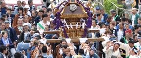 246号線瀬田交差点を悠然と渡御。'10.10.17.