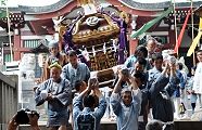 第二鳥居から宮出しの一歩。'10.10.17.