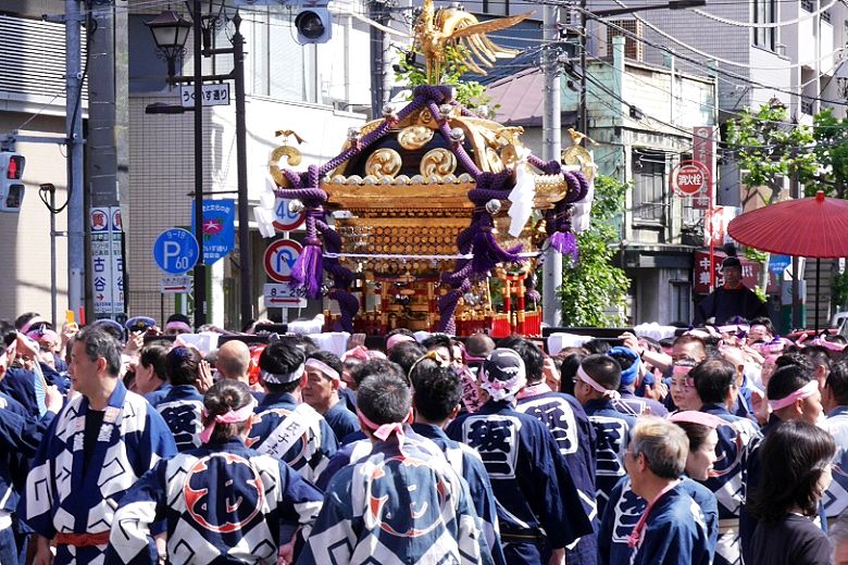 見守る騎乗宮司'16.05.15.
