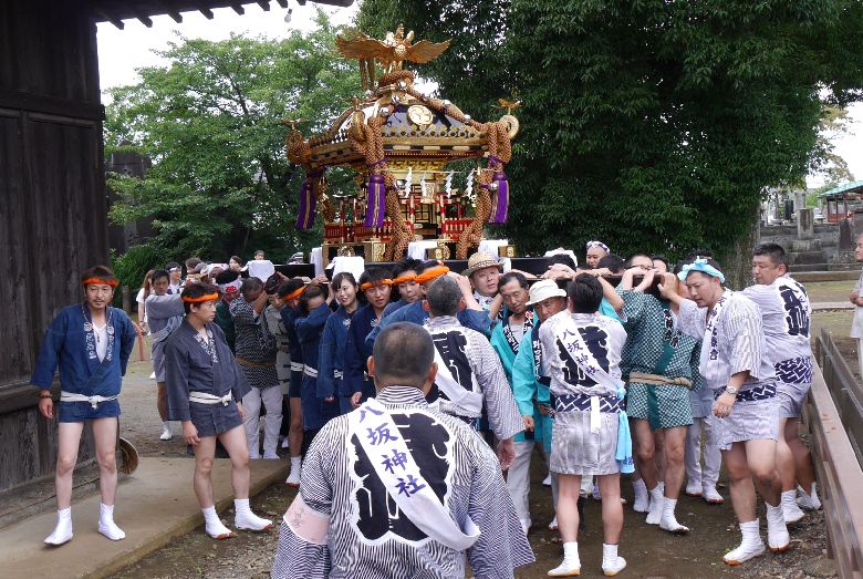 yasaka-keidai3.jpg(128858 byte)