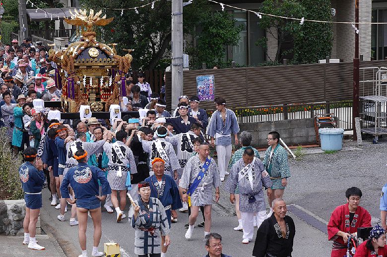 yasaka-miyamikosi.jpg(178025 byte)