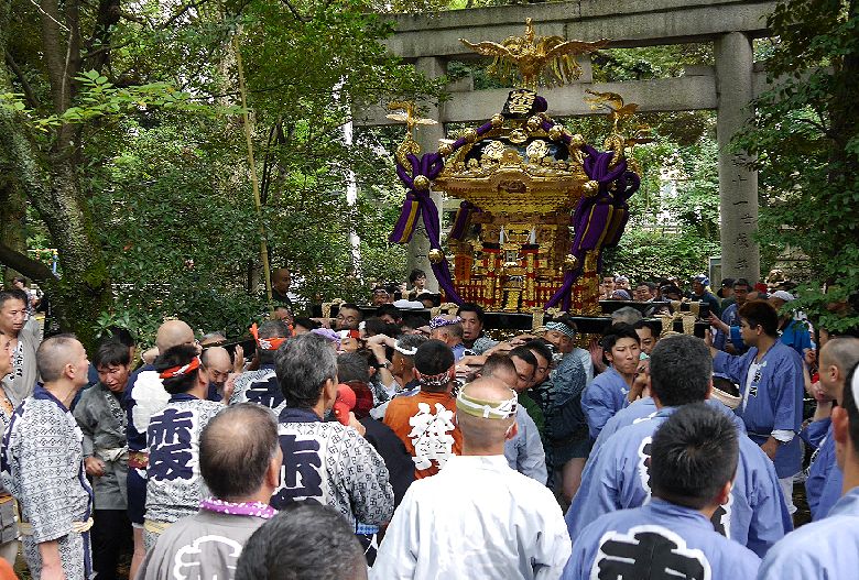 akasaka-torii2.jpg(177652 byte)