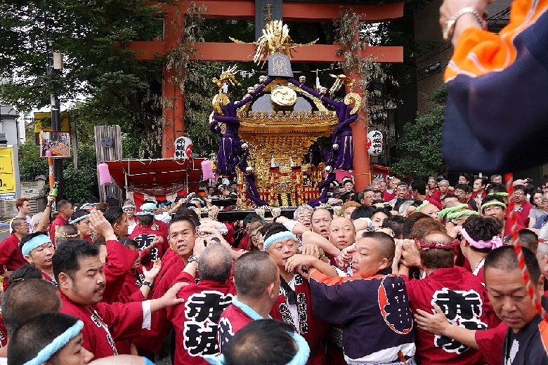 akagi-torii2.jpg(164871 byte)