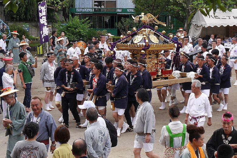 katori-kakaedasi.jpg(161508 byte)