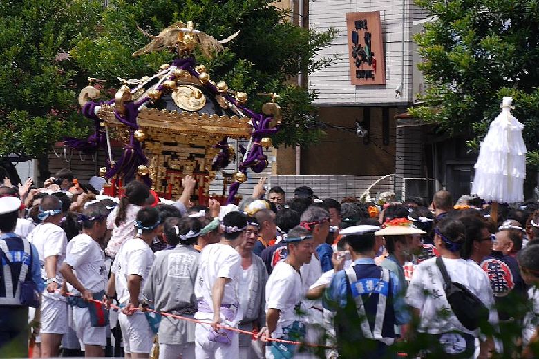 katori-nakaihori.jpg(132585 byte)