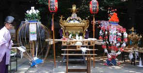 yasaka-sikiten.jpg(51877 byte)