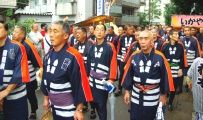 下町の木遣の先導は粋ですね。08.08.24.