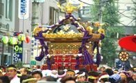 平屋台簡素ゆえお江戸神輿の風格醸し出す。08.08.24.