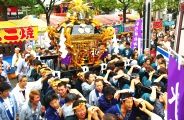 屋台かすめ直角路地を見事通過。08.09.14.