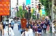 見事な神幸祭隊列ですが祭り囃子は付かない? 08.09.07.