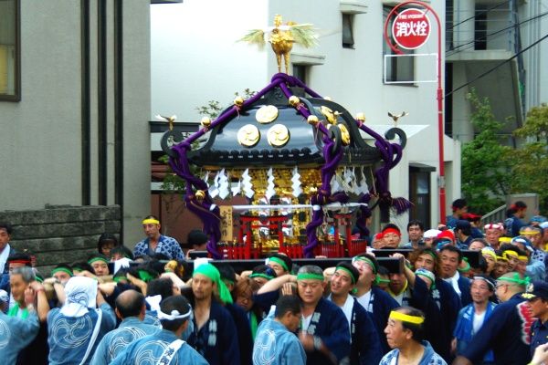 高輪神社の古神輿。08.09.07.