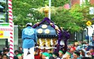 頭が次のお神酒所まで渡御の木入れる。08.09.07.