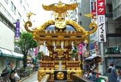 鳳凰、野筋、大屋根、台座全てが千貫神輿の風格。08.09.14.