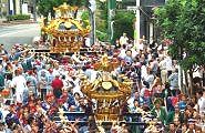 連合渡御の見せ場だと担ぎ手達も気合入れます。08.09.14.