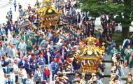 神輿進路を左右に振る舵取りも見事。08.09.14.
