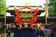 今年の神幸祭に渡御する一之宮が鎮座。08.09.21.
