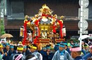 御旅所前の桧原街道で激しく神輿揉み。08.09.29.