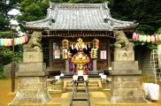 多摩川の高台に建つ宇佐神社。08.10.05.