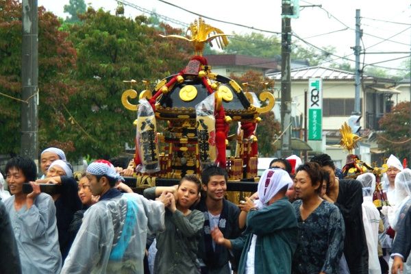 雨の中の六角宮神輿。08.09.29.