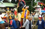 大太鼓が撥打ちながら参道へ。08.10.19.