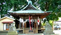 平日無人の社殿も祭り飾りです。08.10.19.