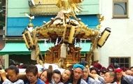 神輿屋根のアンバランスな大きさ。08.10.05.