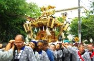 いざと気合入れての担ぎ手達。08.10.05.