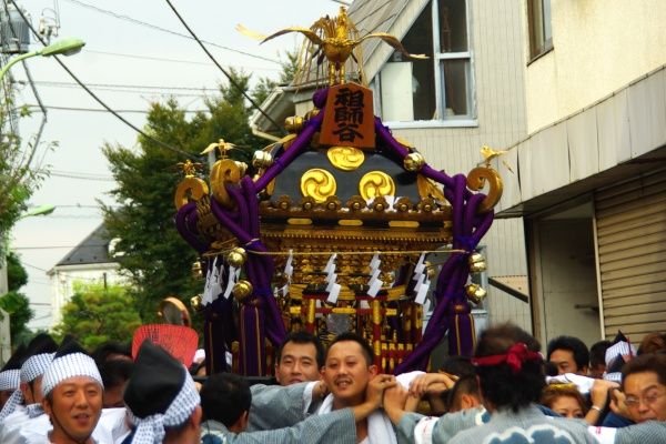 祖師谷神明社の宮神輿。08.10.12.
