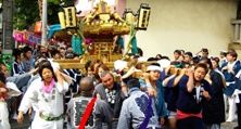 神輿庫前からの宮出し。08.10.12.