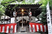 本殿は北端に建つが参道の正面。'11.07.24.