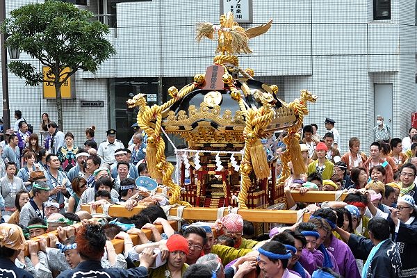 お見事受刑者手造り神輿。'11.07.24.
