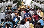 子供神輿の53段石段登り。'11.06.05.