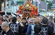 熱気は冷めぬ担ぎ手達。'11.08.26.