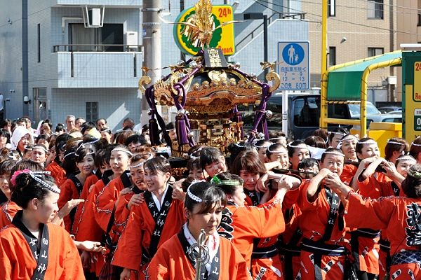 hakusan-jyosei.jpg(87463 byte)