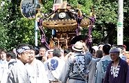 連合で渡御のためお神酒所へ。'11.09.07.