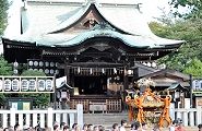 昭和13年建造の流れ造りの社殿。'11.09.11.