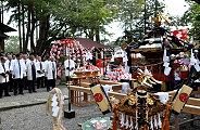出御祭に氏子役員待機。'11.09.25.
