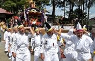 境内を一直線に鳥居目指す。'11.09.25.