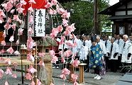 宮司が静々と宮神輿に。'11.09.25.