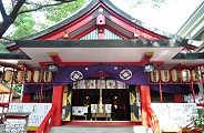 正しく伝統の春日色に染まる社殿。'11.09.11.