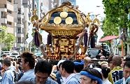 休息で英気百倍の担ぎ手'11.09.11.。