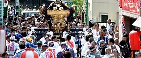 仲通り商店街に入り込む。'11.09.24.