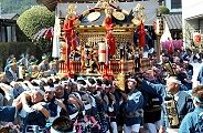 神輿指揮者の指示で肩入れ直し渡御。'11.09.29.