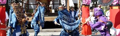牡丹花傘とお亀ひょっとこと3匹の獅子。'11.09.29.