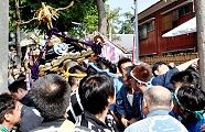 いきなりの鳥居潜りが。'11.10.10.