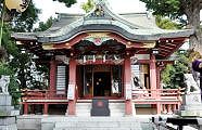 昭和43年再建の鉄筋コン社殿。'11.10.10.