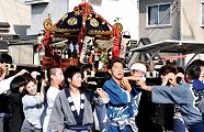 秋川街道JRガード下で折り返し。'11.09.29.
