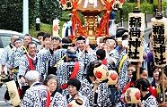 丸型提灯掲げた談笑会の様相です。'11.10.09.